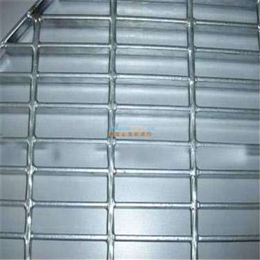 烏魯木齊花紋鋼格板廠家價(jià)格與工地施工材料選購(gòu)指南